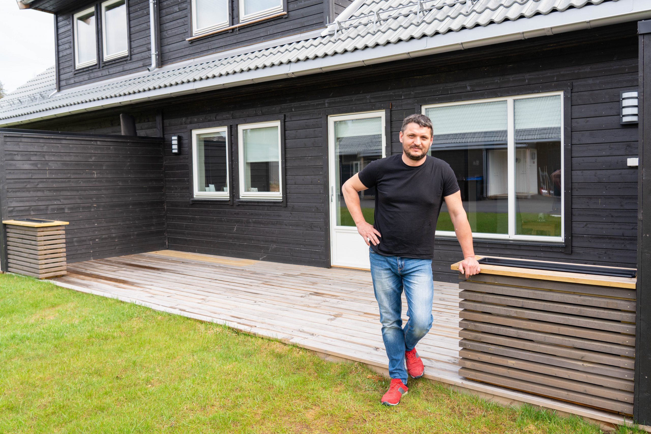 Adam kjøpte boligen han jobbet på